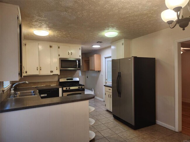 Building Photo - 606 Fairview Ave