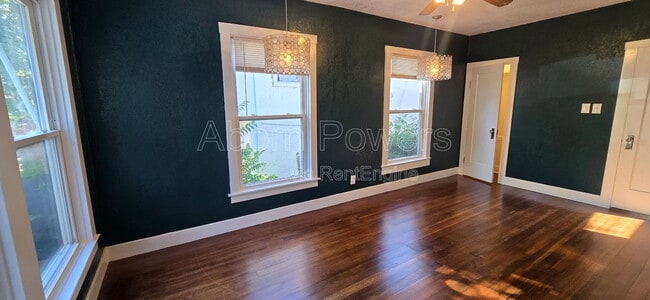 Building Photo - 582 Canal St