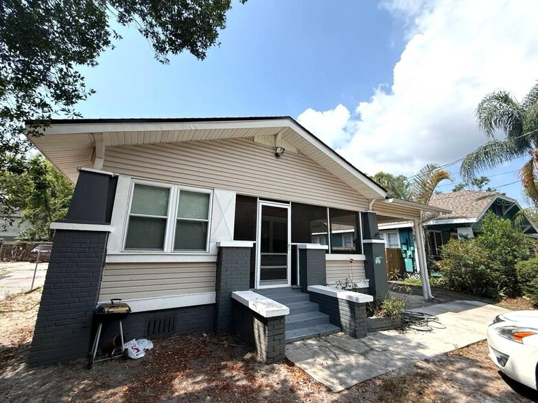 Building Photo - 917 E Shadowlawn Ave