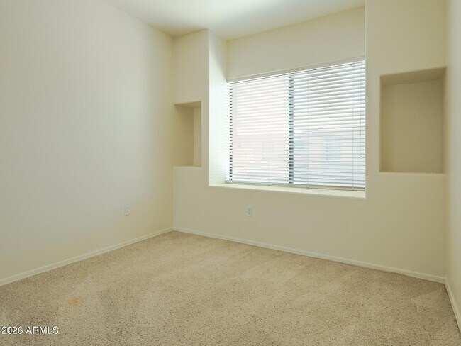 Building Photo - 705 W Queen Creek Rd