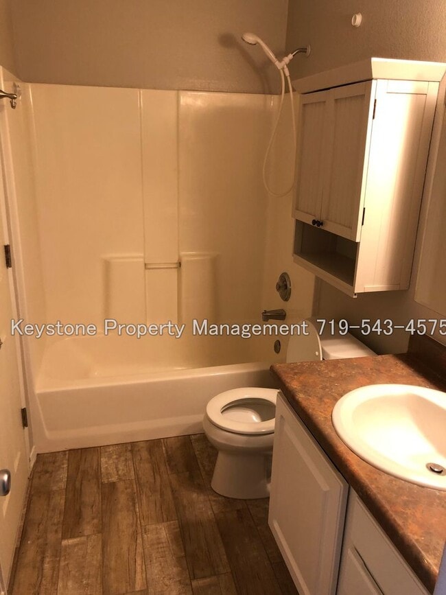 Building Photo - 486 W Bellflower Dr