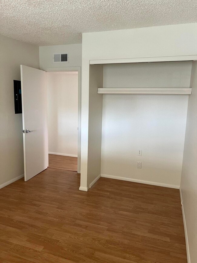 Building Photo - 13420 Reo Rd NE