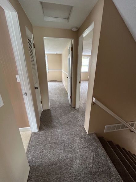 Building Photo - 2700 Carmel Dr