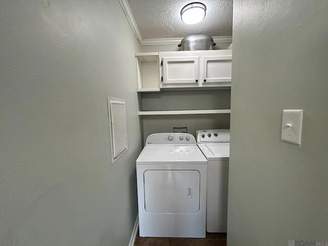 Building Photo - 929 Ridgepoint Ct