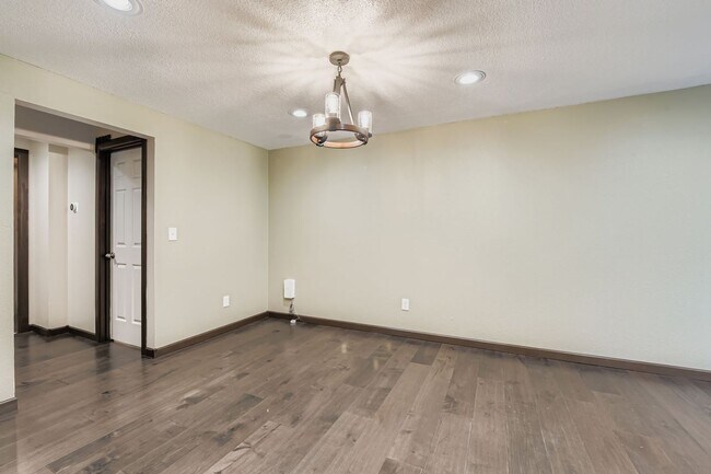Building Photo - 3BR/3BA Beaverton Home — Central A/C, Vaulted Ceilings, Fenced Yard & 2-Car Garage | No HOA