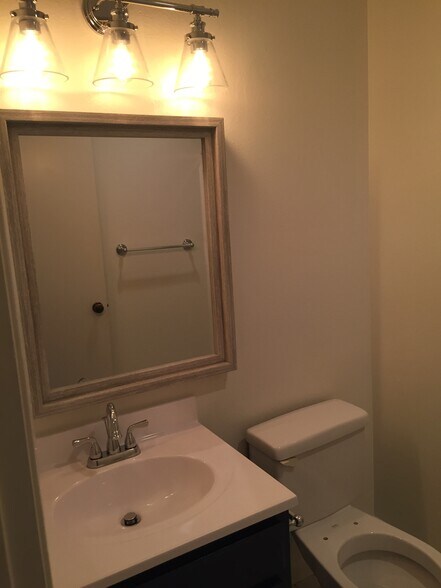 En suite bathroom - 350 Burchett St