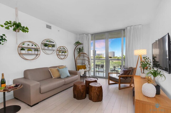 Building Photo - 2602 E Hallandale Beach Blvd