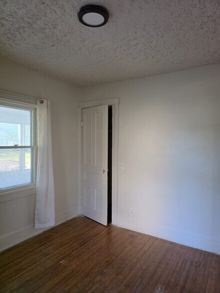 Building Photo - 220 Glenwood Ave