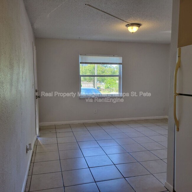 Building Photo - 8429 N 39th St