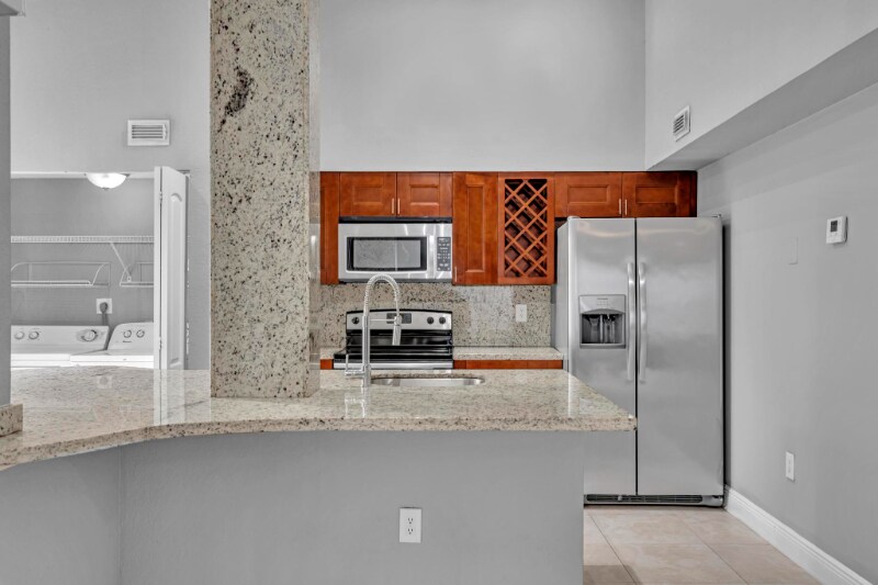 Building Photo - 2810 N Oakland Forest Dr