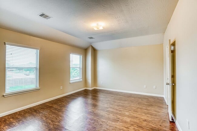 Building Photo - 12631 Mountain Daisy Rd