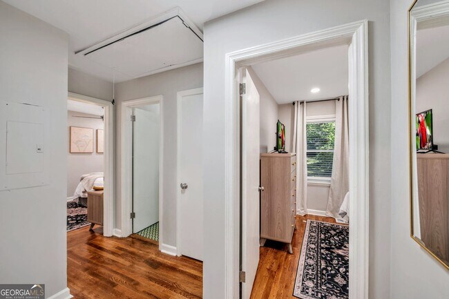 Building Photo - 1131 Stoneybrook Rd