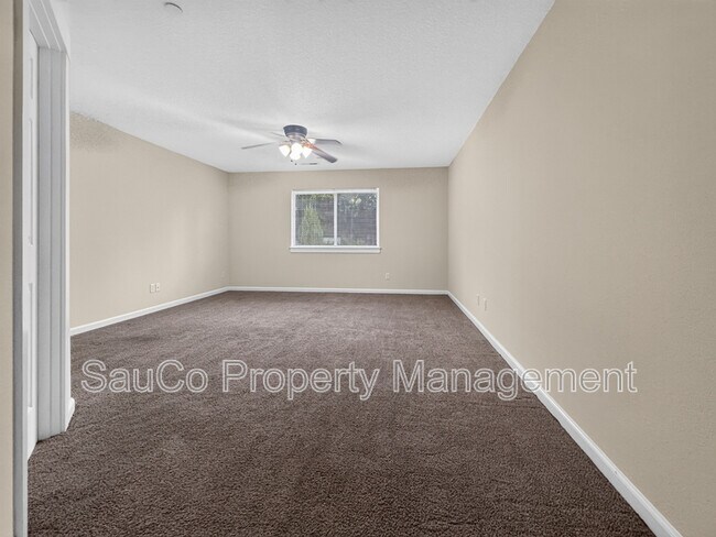 Building Photo - 1109 NE 106th Ave
