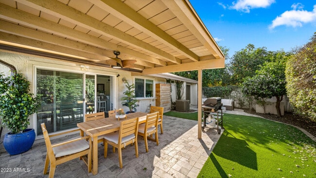 Building Photo - 7526 N Vía De La Campana