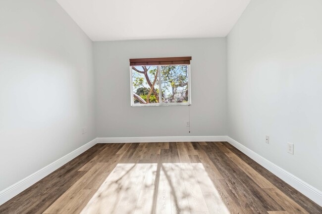 Building Photo - Beautiful Condo