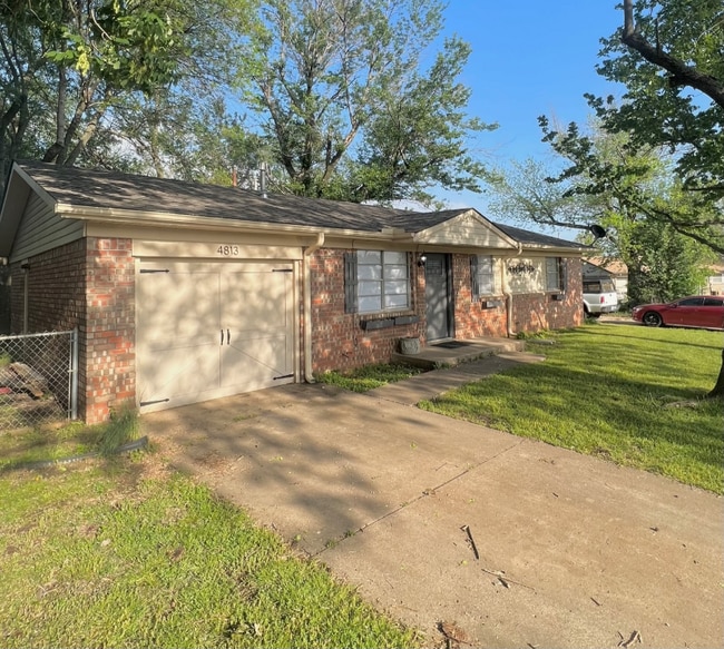 Building Photo - 4813 Bermuda Cir