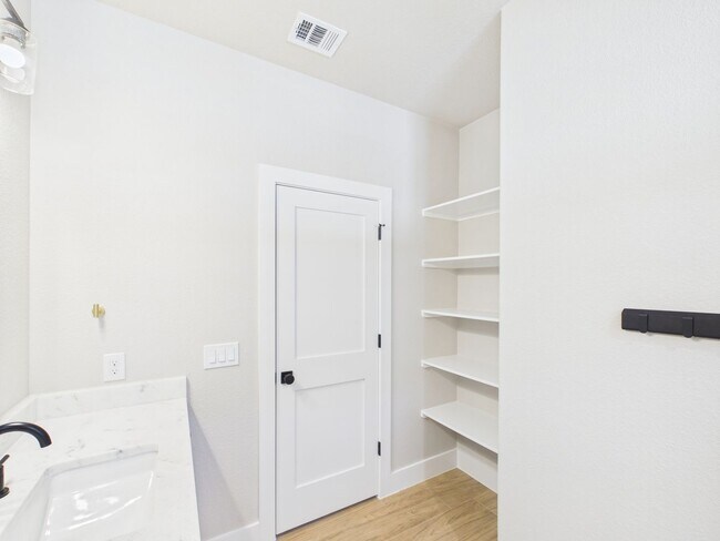 Building Photo - 110 Parlin Ln