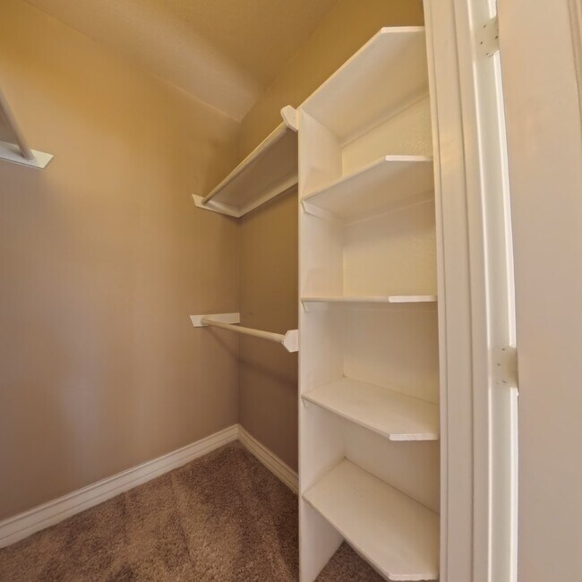 Building Photo - Luxury Mid-Rise | Guard Gated | Underground Garage Area | Resort Style Amenities