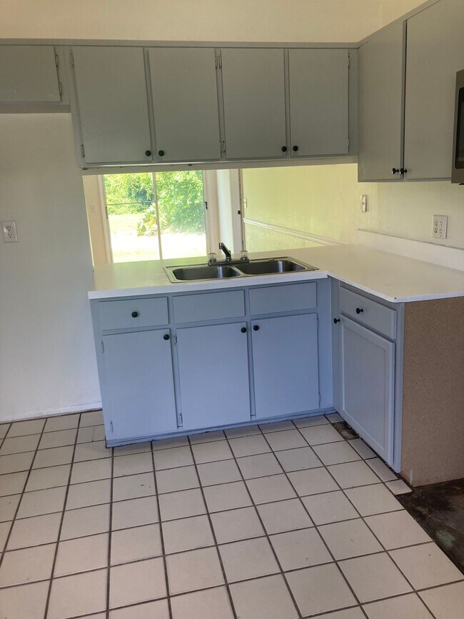 Building Photo - 2671 Bentley Dr