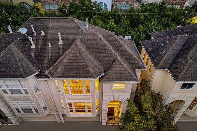 Building Photo - 5407 Lillian St