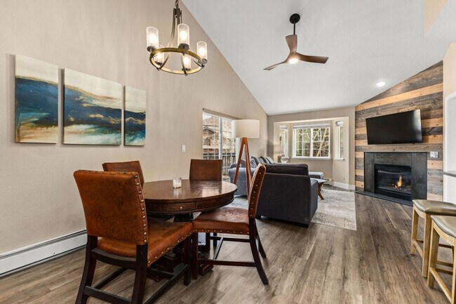 Building Photo - 3377 Sunburst Ct