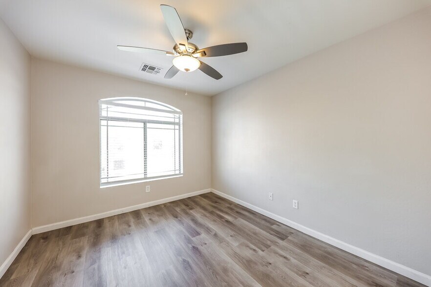 Building Photo - 13023 W Lawrence Rd