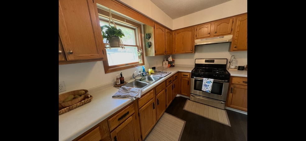 Building Photo - 607 James St NE