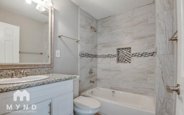 Building Photo - 150 Venice St