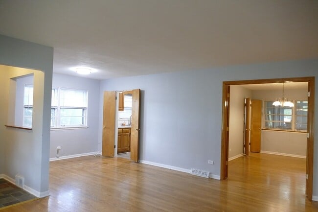 Building Photo - 5507 S Washington St