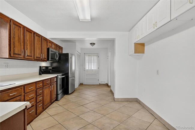 Building Photo - 225 S Yates St