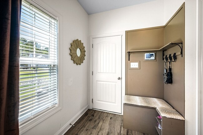 Building Photo - 227 Lookout Ln