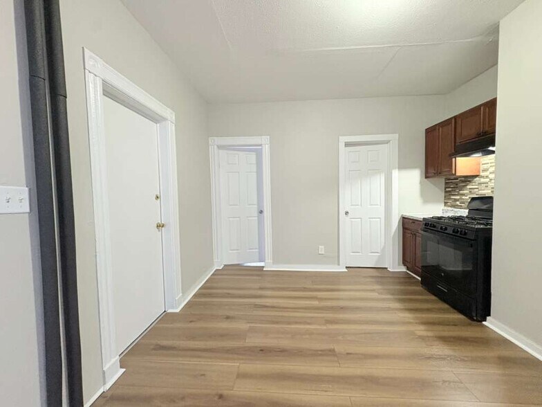 Building Photo - 552 Dixwell Ave