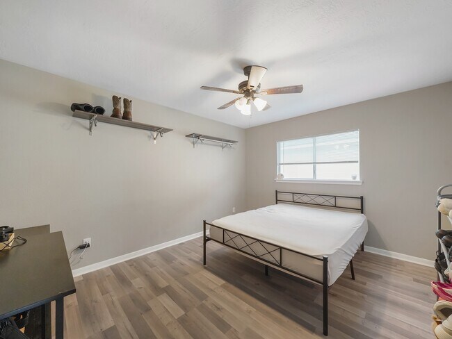 Building Photo - 4006 Raspberry Ct