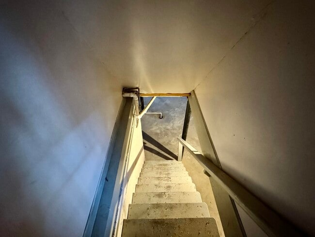 Building Photo - 479 Stratford Dr