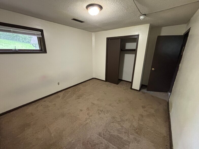 Building Photo - 3016 Alpine Dr