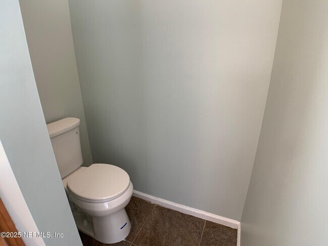 Building Photo - 647 Acorn Chase Dr