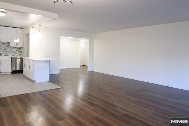 Building Photo - 1600 Center St