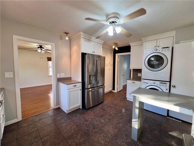 Building Photo - 436 E Prospect St