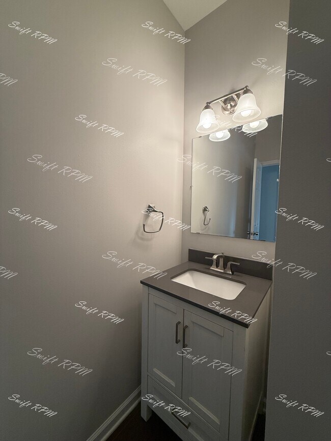 Building Photo - 15602 Maple St