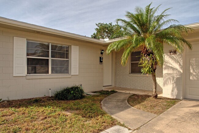Building Photo - 4 bedroom 2 bath  single-family home in Co...