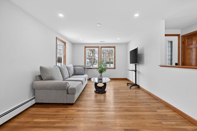 Building Photo - 23 Cady St