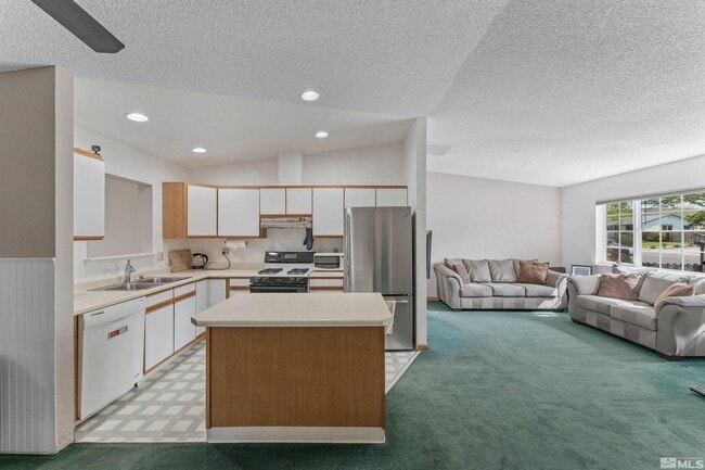 Building Photo - Rare 2016 sf home | 4 bedrooms w/ 2 primary suites and 3 bathrooms