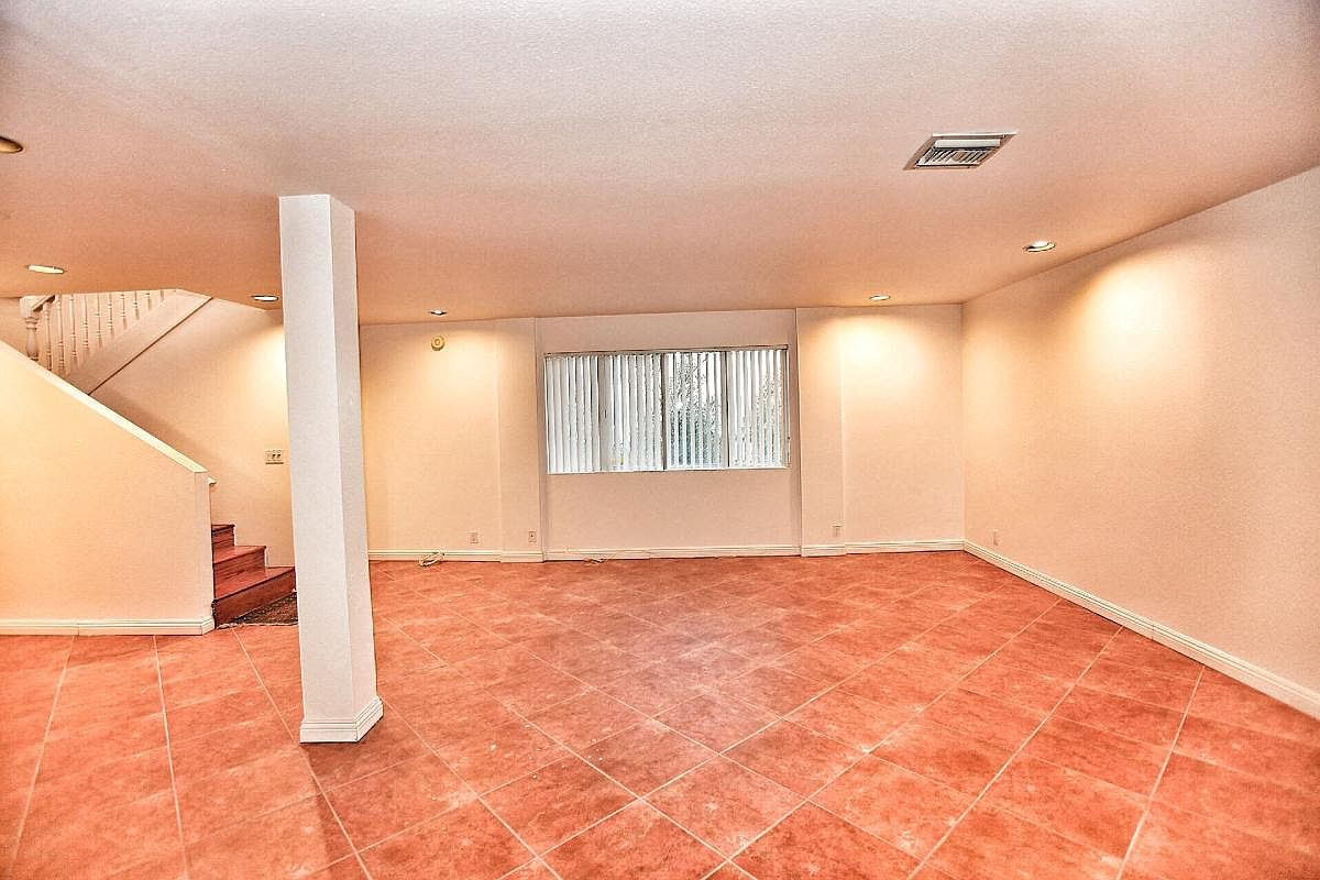 Building Photo - 3962 Oakfield Dr