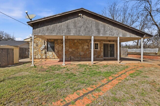 Building Photo - 1328 Hazelwood Dr