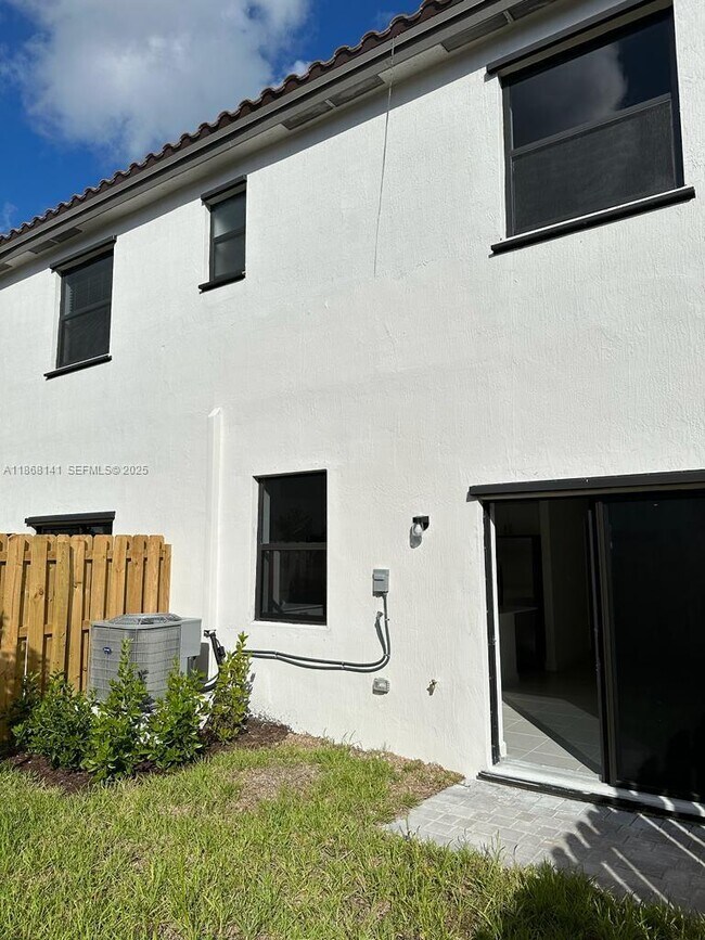 Building Photo - 11926 SW 245 Ter