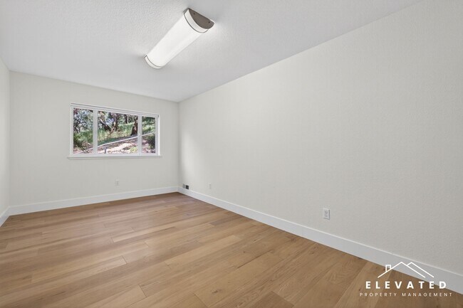 Building Photo - 9400 Chalk Hill Rd