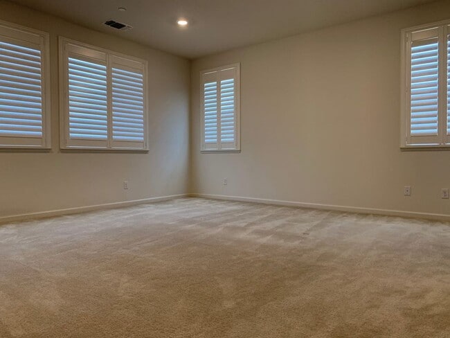 Building Photo - $6290 -- STUNNING 5 BEDROOM MODEL HOME IN NORTH FREMONT BUILT IN 2017