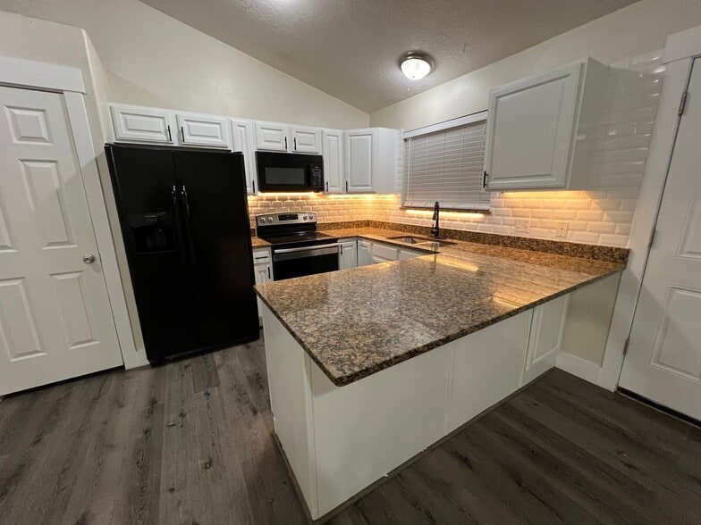 Building Photo - 3576 N Canary Way
