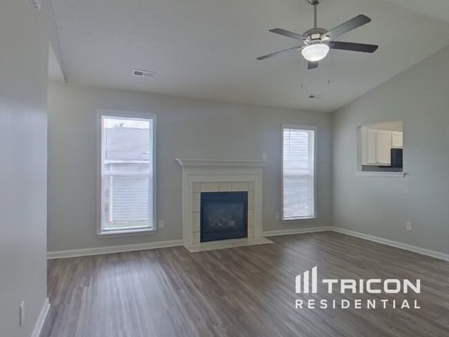 Building Photo - 2612 Fairstone Ave