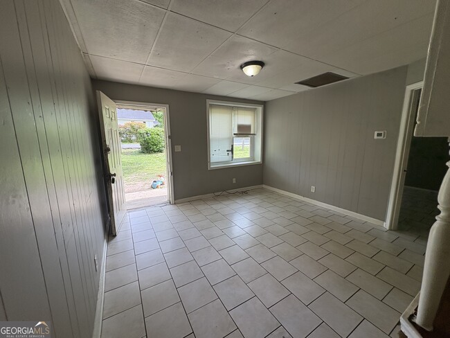 Building Photo - 207 Reynolds St NE